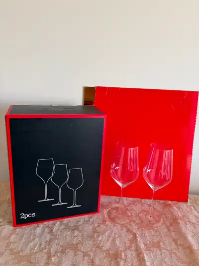 Set of 2 Large Wine Glasses, View more