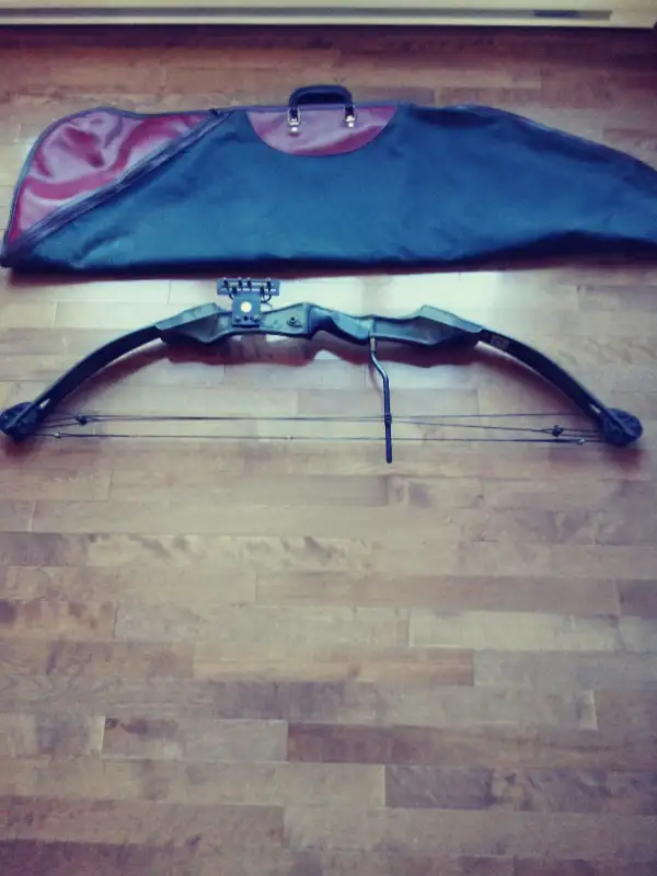 ARC DE CHASSE ET DE PRÉCISION. in Fishing, Camping & Outdoors in Saguenay - Image 2