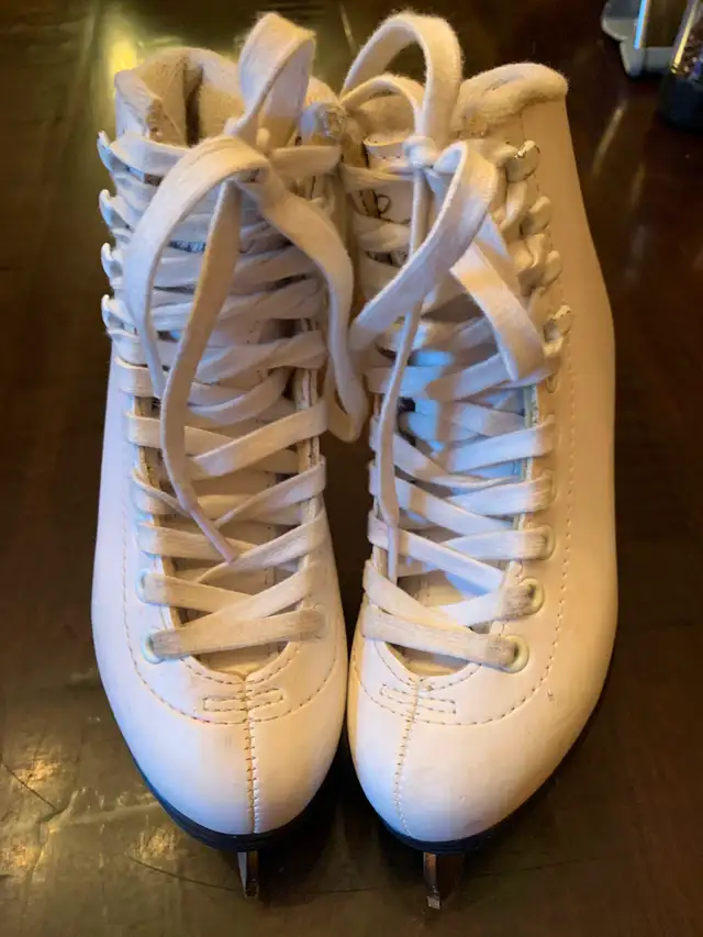Cameo Figure Skates – Youth Size 13J – $30 in Skates & Blades in Calgary - Image 4