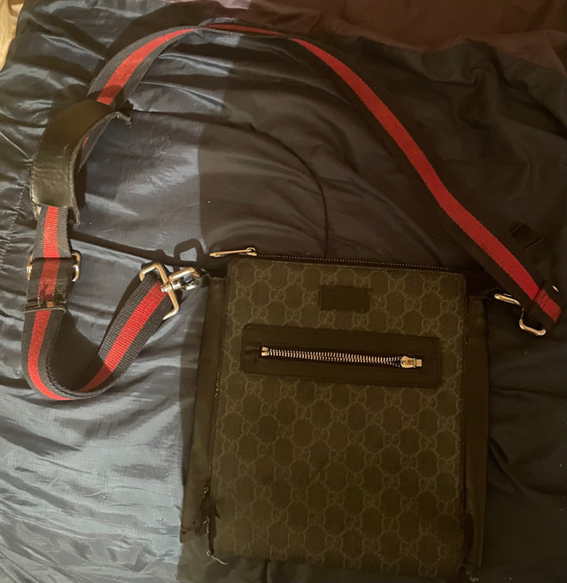 Gucci messenger bag in Men's in Markham / York Region