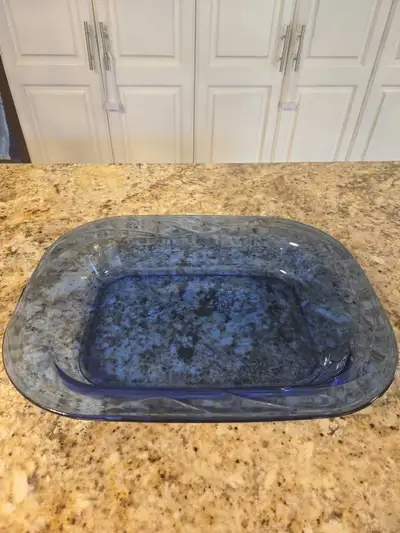 This is a vintage cobalt blue Pyrex lasagna pan, perfect for cooking up your favourite pasta dishes!...
