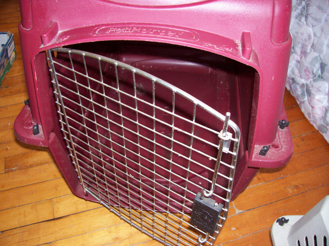 Petmate pet carrier portable kennels in Accessories in Trenton