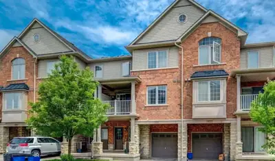 2 Bedroom; 1+1 Bathroom; Townhouse in Shoreacres