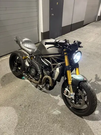 Selling my ducati Monster 1200s lots modify installed, oem parts included Message for more details