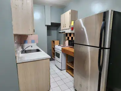 This cozy and well-maintained 1 bedroom apartment offers a perfect blend of comfort and convenience...