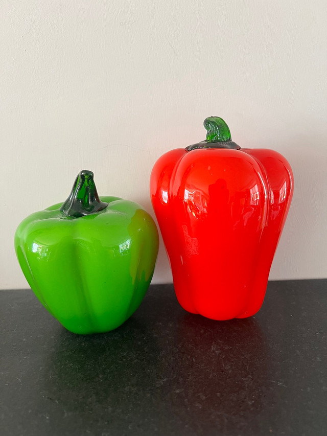 2 VTG Murano Style Art Glass Red and Green Peppers in Arts & Collectibles in Mississauga / Peel Region - Image 3
