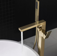 Bath Faucet New in Box gold.   Robinet de bain Gold NEUF boite