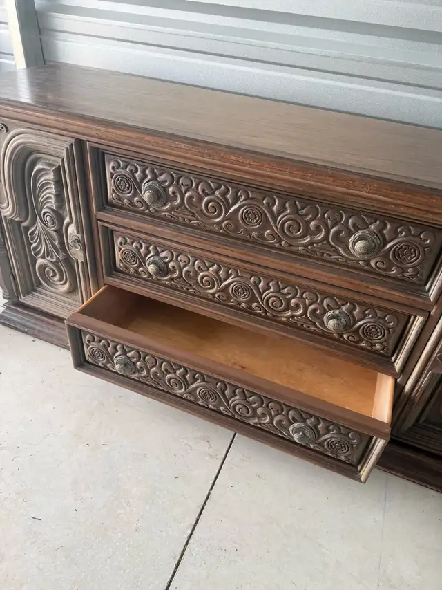 Free Delivery! Solid Wood Carved Credenza Buffet in Hutches & Display Cabinets in Oshawa / Durham Region - Image 8