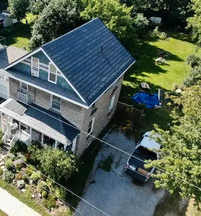 Charming Duplex perfect for investors, families, or individuals. Quiet neighborhood. Short walk to t...