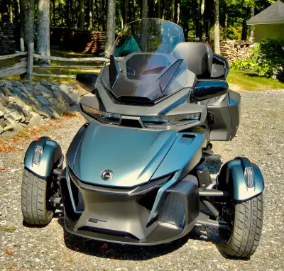 Can-Am Spyder RT Limited SE6 2025...1330cc... Pour 2 passagers...avec poignées e sièges chauffants.....