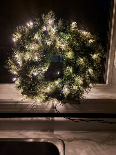Christmas wreath lights up