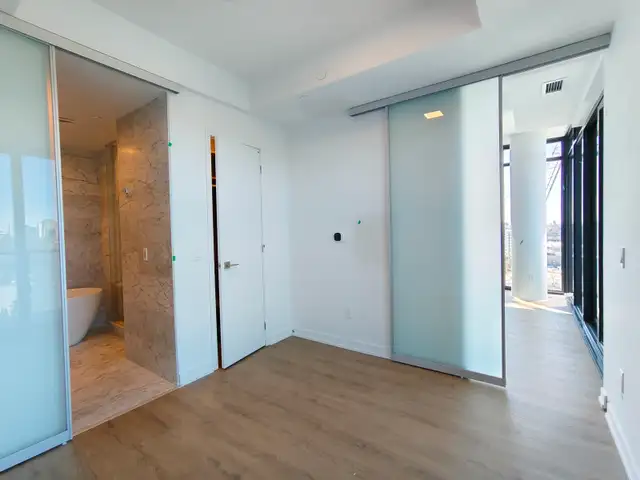 Modern 2+Den Condo for Rent | Bayview Village | Steps to Subway in Long Term Rentals in City of Toronto - Image 5