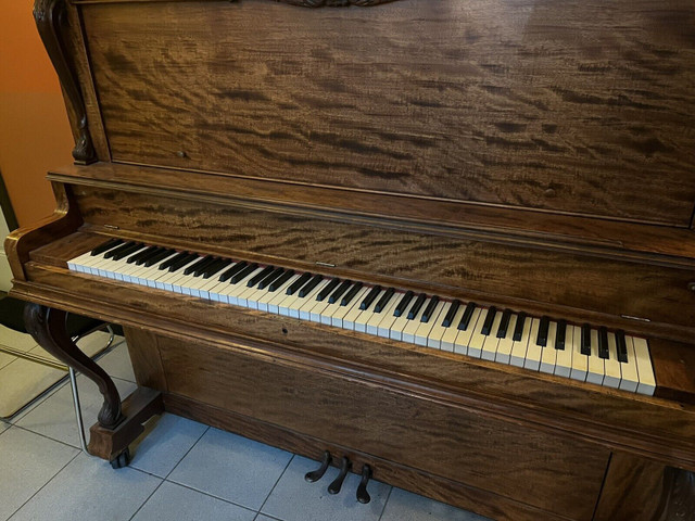 Piano Antique Lindsay - Livraison inclus dans Pianos et claviers  à Laval/Rive Nord - Image 2