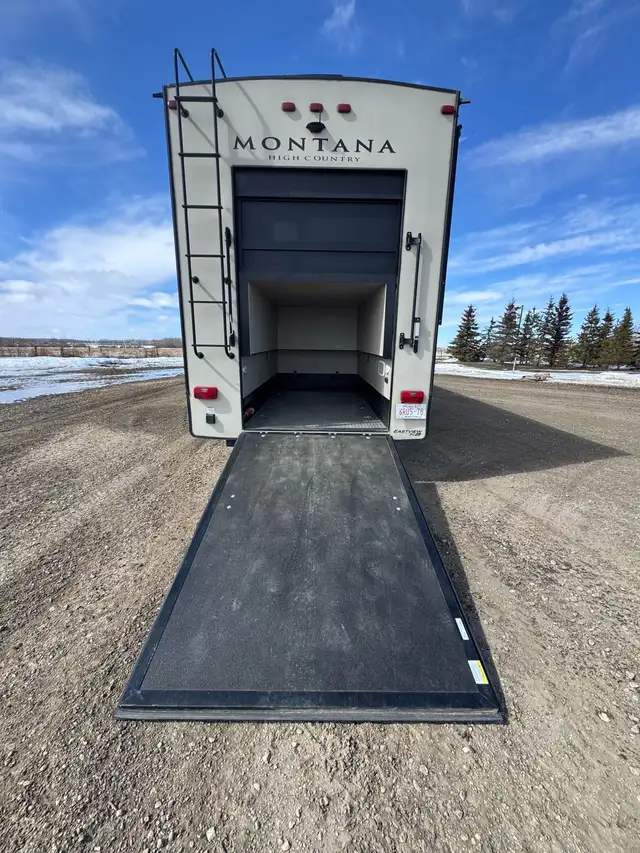 Montana 380th in RVs & Motorhomes in Grande Prairie - Image 5