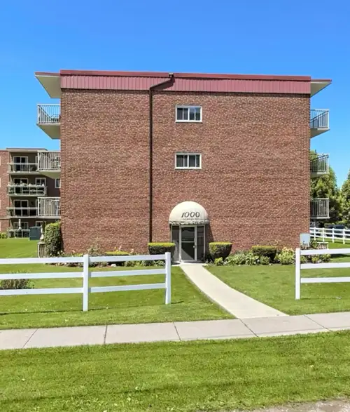 2 Bed 1 Bath - London. Heat, Hydro, Water, and 1 Parking Spot. Elevator. Balcony / Patio. Storage Un...