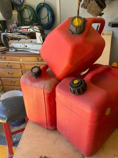 2 five gallon and one 10 litre Dan 4038316509