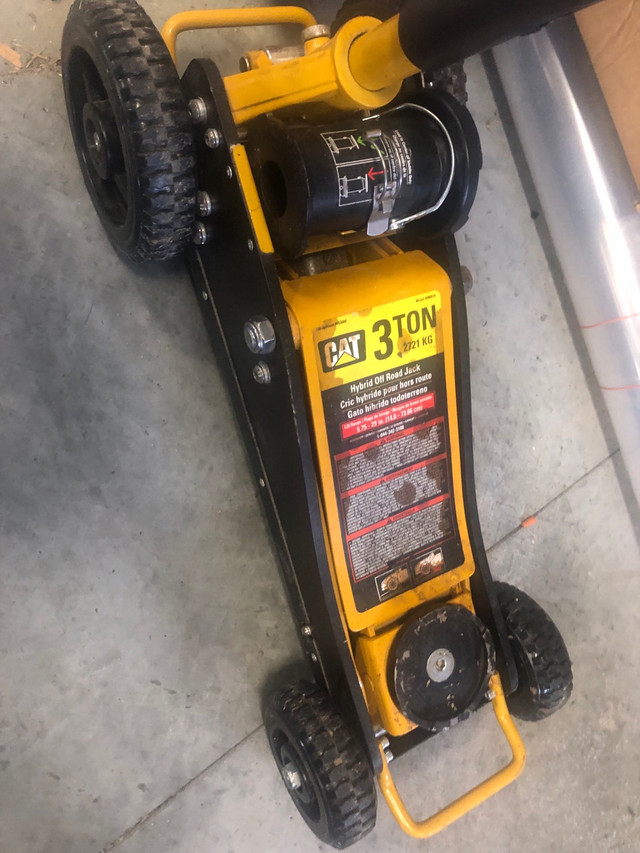 3ton off road jack (cat) in Hand Tools in Hamilton