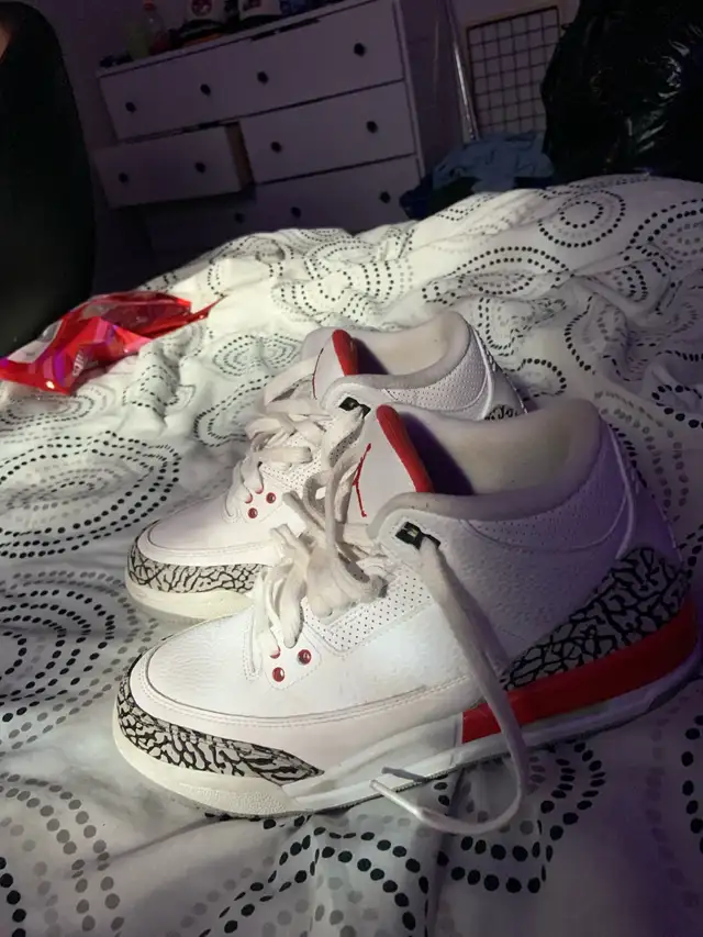 Air Jordan 3 Retro in Men's Shoes in Markham / York Region - Image 4