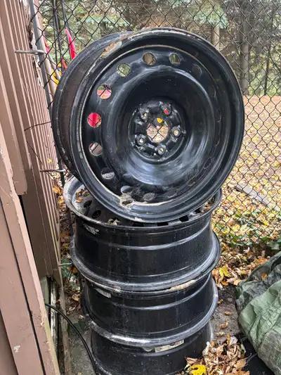 Winter rims off 2025 Honda CRV Used one season