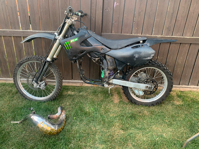 Parting Out 1998 & 1996 Kawasaki KX250 Parts Bike Part in Motorcycle Parts & Accessories in Calgary - Image 2