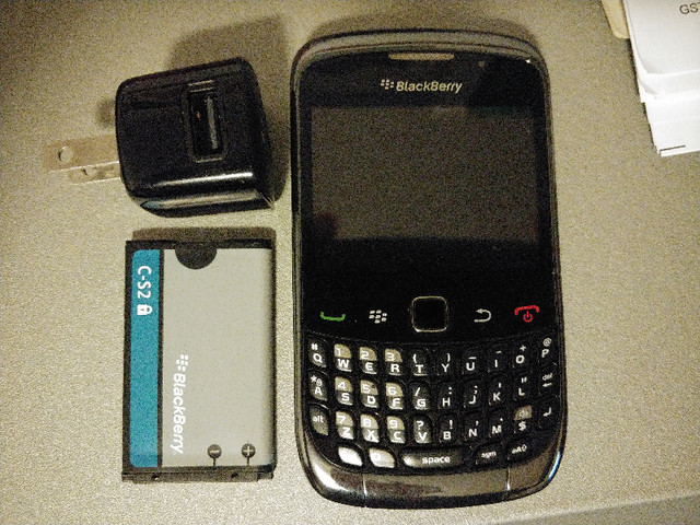 BlackBerry Curve 9300 in Cell Phones in Trenton - Image 2