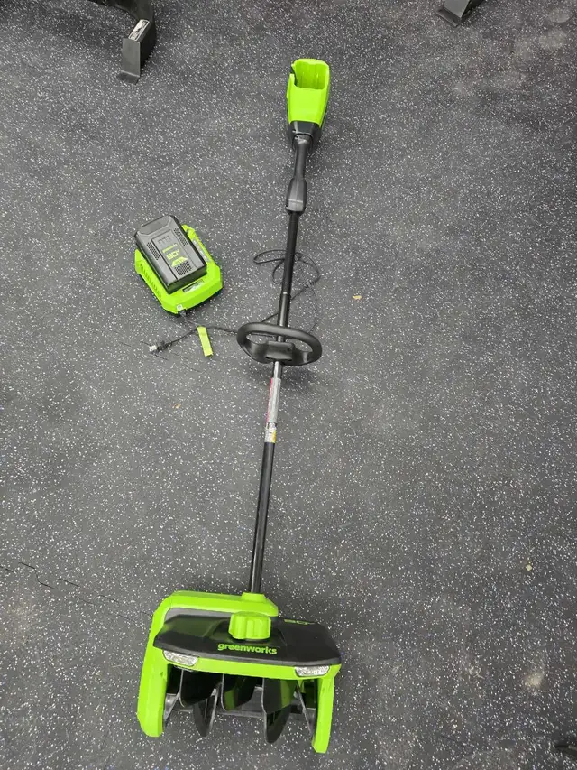 Greenworks Snow Shovel in Snowblowers in London - Image 3