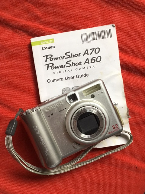Canon Powershot A-70 digital Camera, Vintage dans Appareils photo et caméras  à Ville de Montréal