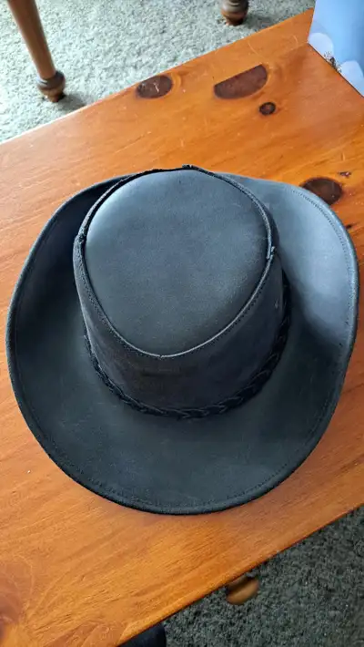 100% genuine cowhide outback/cowboy hat in excellent, “like new” condition. Premium handmade Canadia...