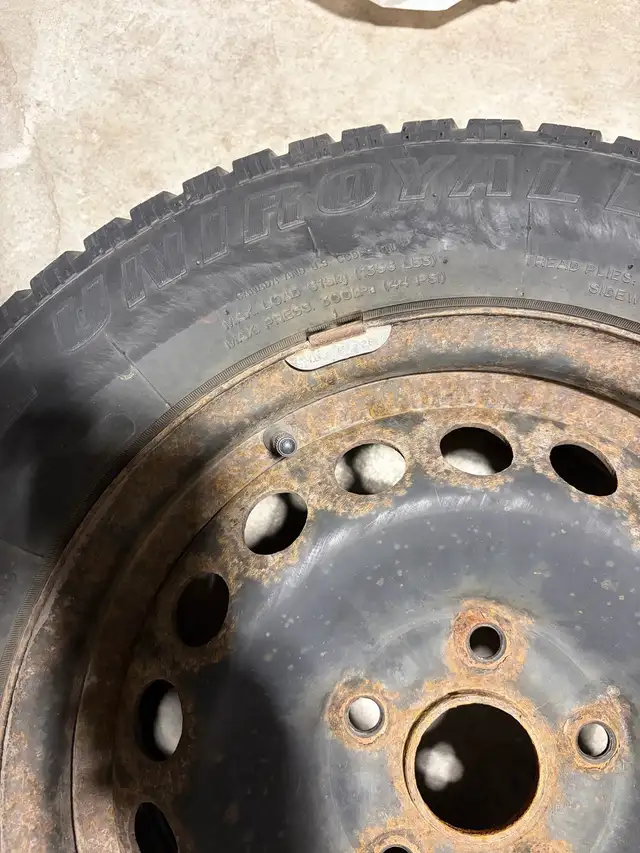 Uniroyal Tiger Paw Winter Tires - 195/65R15 in Tires & Rims in Oshawa / Durham Region - Image 7