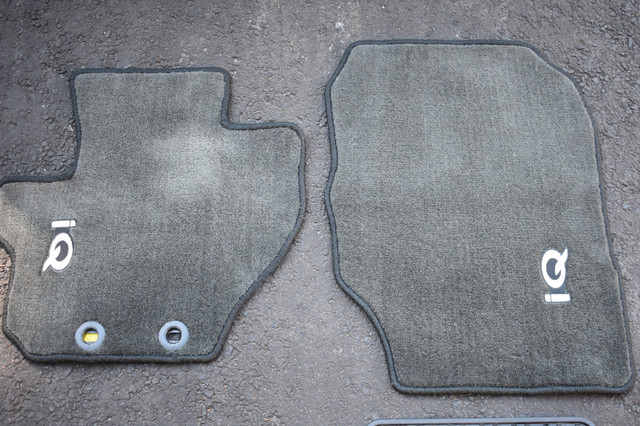 Scion iQ 2012 - 2015 Front Carpet Floor Mats - OEM dans Autres pièces et accessoires  à Ouest de l’Île - Image 2