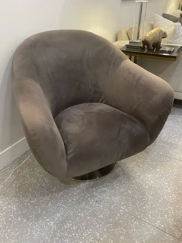 swivel chair 