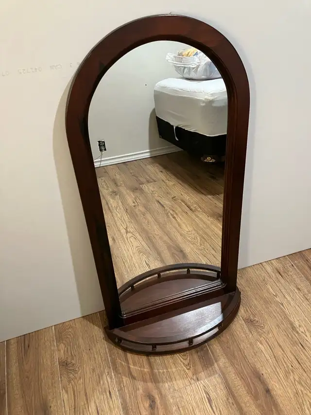 Wall Mirror in Home Décor & Accents in Trenton - Image 2