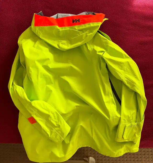 Men’s Helly Hansen Sogn 2.0 Ski Shell Jacket. Size Medium in Ski in Calgary - Image 4
