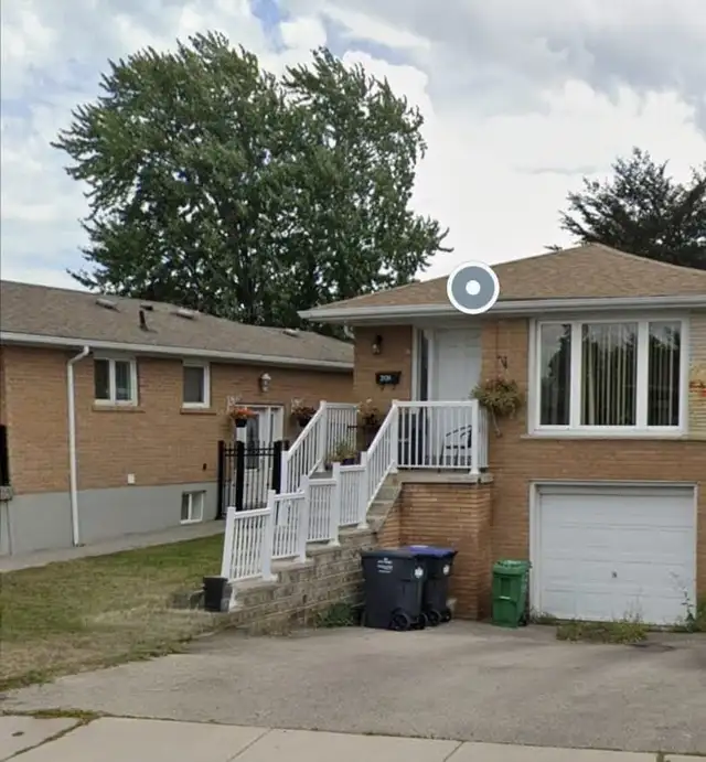 For Lease – Bright 3 Bedroom Bungalow (Main Floor) in Mississ