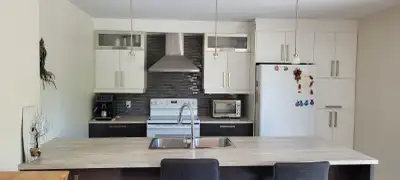 Logement/Condo à louer - 2e Étage Grand 41/2, bien éclairé, beaucoup de rangement. 2 chambres avec w...