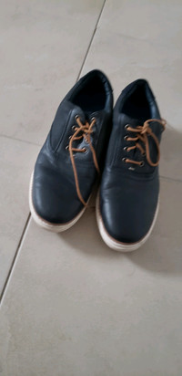 Men's shoe, size 10