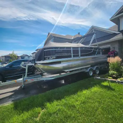 2022 Vectra 21 115 merc 10 passenger Trailer Incl Bimini top BBQ Depth/ fish finder incl Less than 2...