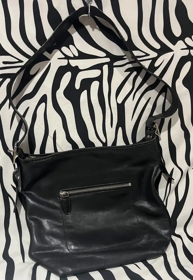 Vintage Coach Black Genuine Leather Bag in Women's - Bags & Wallets in City of Toronto - Image 5