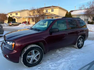 Good condition, 4.2L V6, sun roof, duel climate control, power & heated leather seats (showing some...