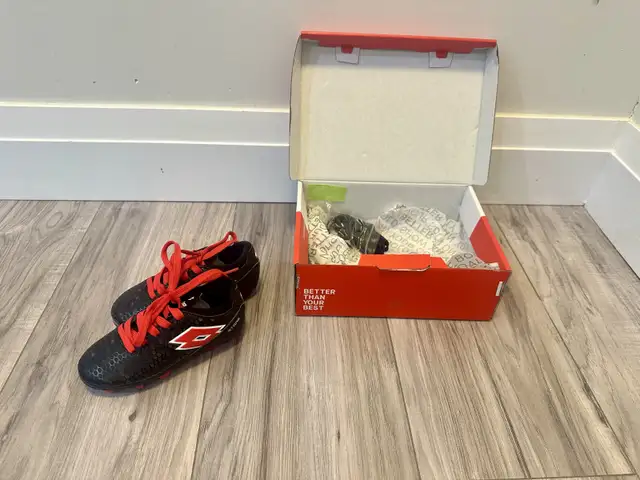 Toddler Soccer Cleats Size 8T in Soccer in London - Image 3