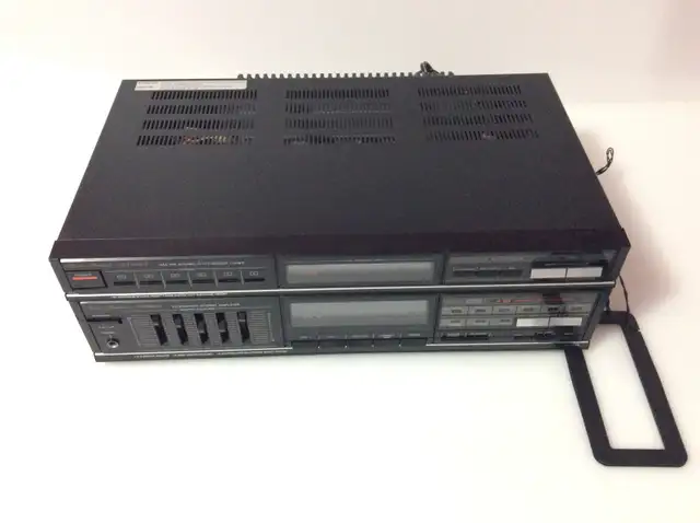 Vintage Fisher integrated Stereo Amplifier AMP RS-853 in Stereo Systems & Home Theatre in Mississauga / Peel Region - Image 3