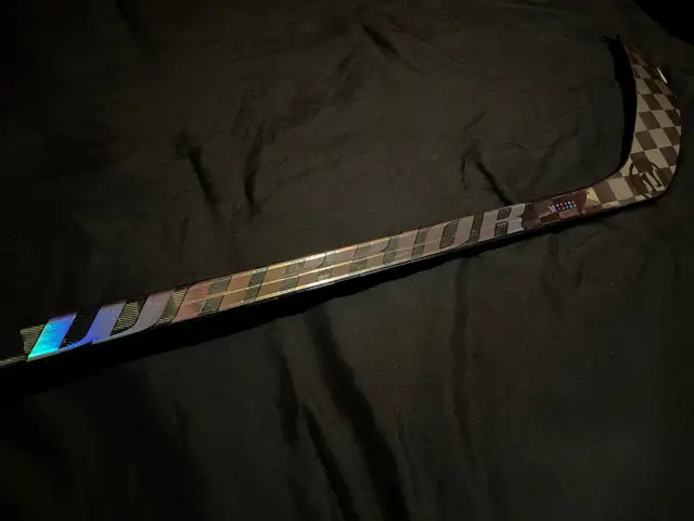 Warrior Super Novium (Right handed) in Hockey in London - Image 6