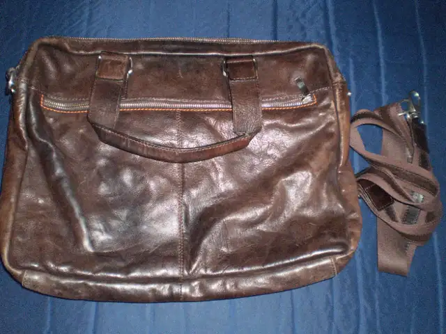 Leather Handbag Purse Duffel Wallet in Women's - Bags & Wallets in City of Toronto - Image 5