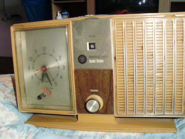 Antique Westinghouse Electric Radio in Arts & Collectibles in Saskatoon