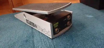 Ernie Ball 6166 EB 250K Mono Volume Pedal Excellent condition. Home studio use only.