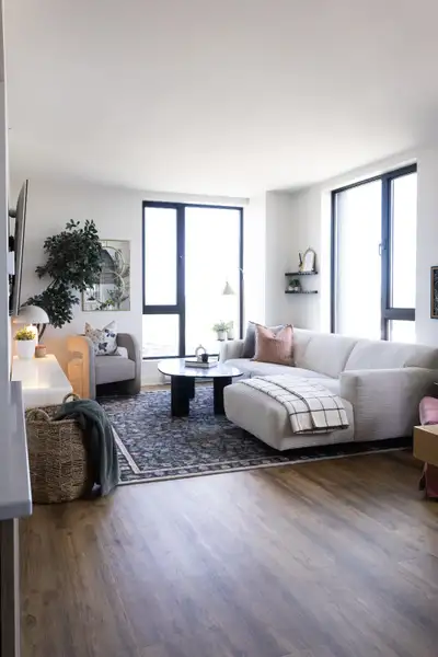 ✨ Condo situé au coin, au 16e étage, parmi les plus hauts de la Rive-Nord, offrant 2 vues différente...
