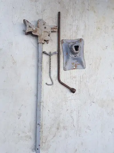 used jack assembly, measures approx 32.5" $500 Or trade for 1969 camaro Jack. Serious Enquires Only.