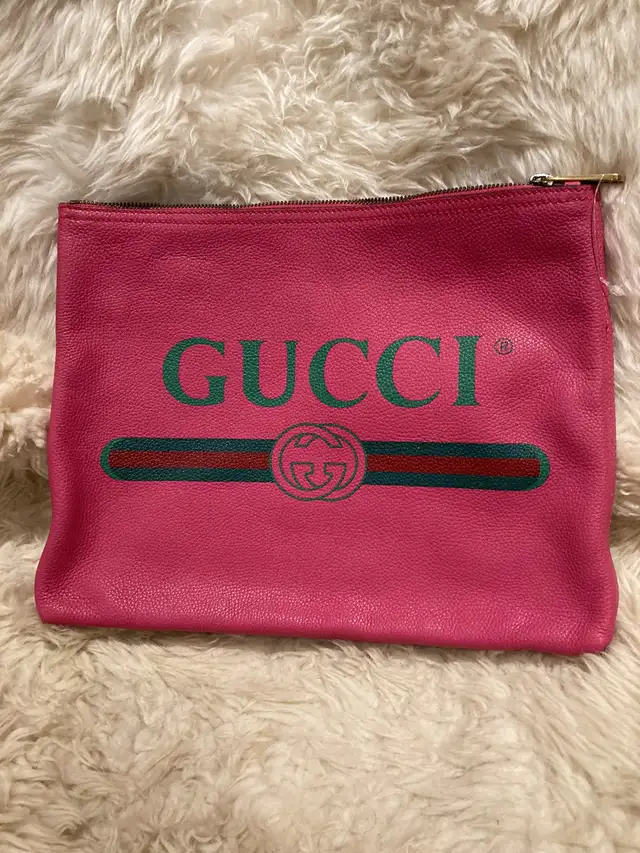 authentic Gucci makeup bag pouch in Women's - Bags & Wallets in Oakville / Halton Region - Image 2