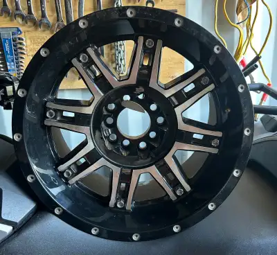 I’m selling my 17” Krank Rims I have 5 of them no use for them anymore had them on a 2015 jeep jk no...