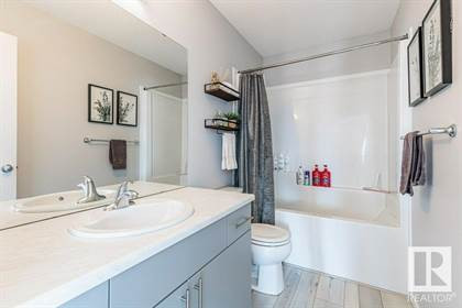 3 bedroom with 2.5 bath and a single garage for rent in Long Term Rentals in Edmonton - Image 2